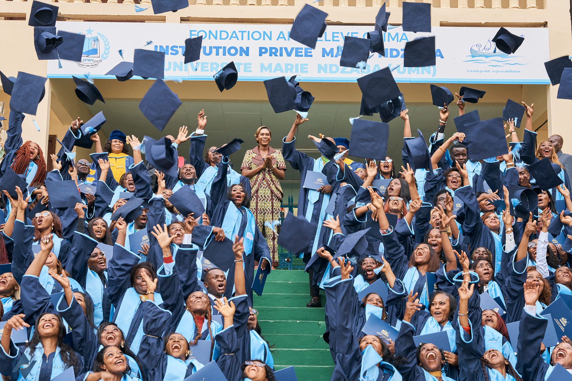 Marraine de la première promotion de l’Université Marie Ndzaba, Zita Oligui Nguema célèbre l’excellence et les valeurs